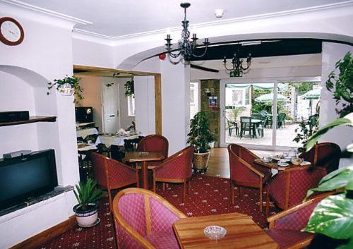 Nonsuch Park Hotel Έπσομ Εξωτερικό φωτογραφία