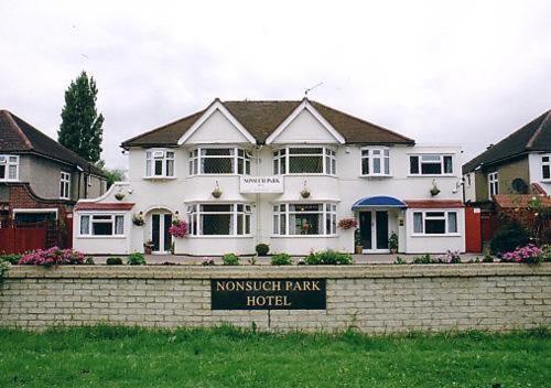 Nonsuch Park Hotel Έπσομ Εξωτερικό φωτογραφία